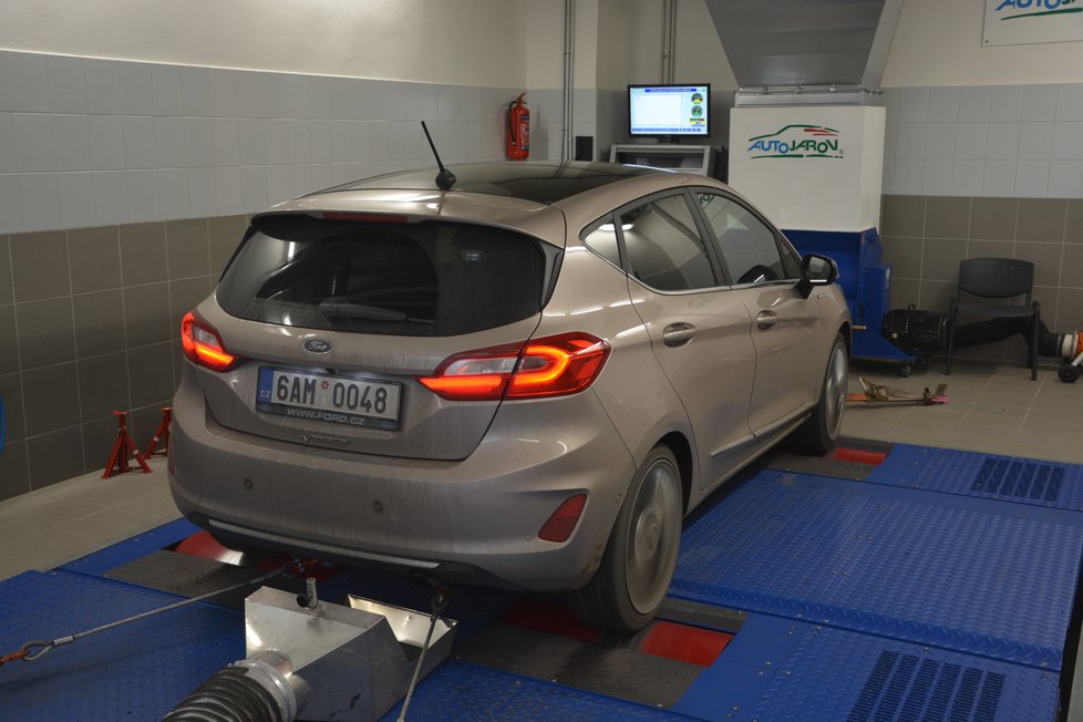 Ford Fiesta 1.0 EcoBoost: Ve vrcholné verzi Vignale má nová fi esta tříválec 1.0 EcoBoost naladěný na rekordních 103 kW. Fakt jede lépe než konkurence?