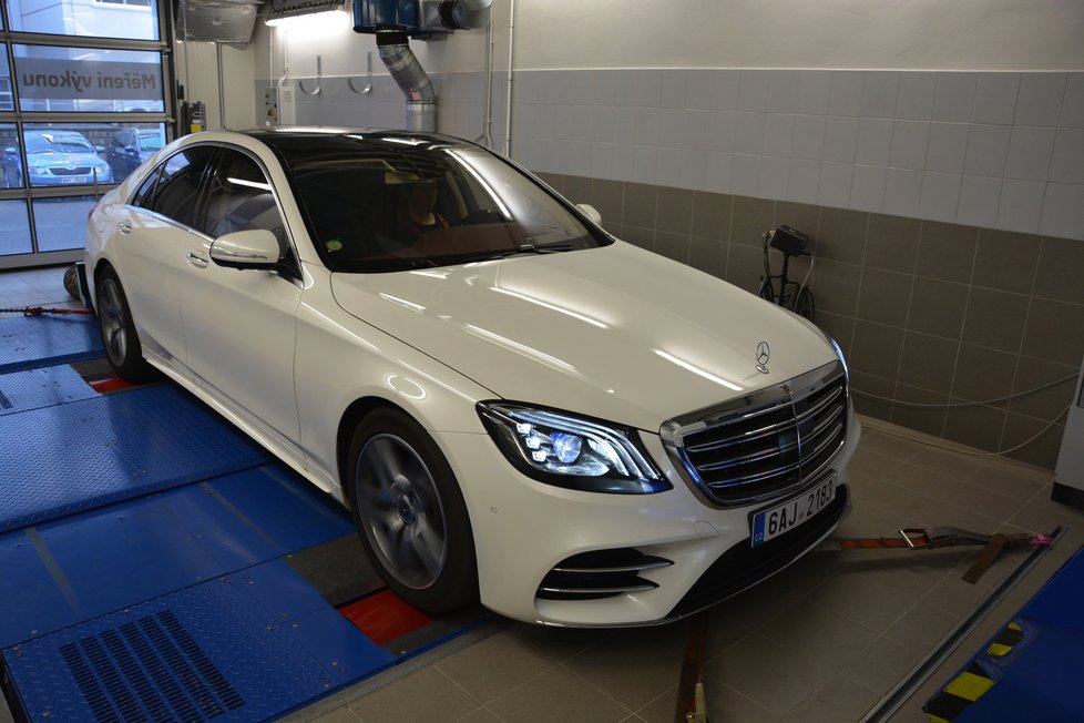 Mercedes-Benz S 400d: Pod kapoty mercedesů se vracejí řadové šestiválce. Jako první jsme otestovali nejsilnější z nich.