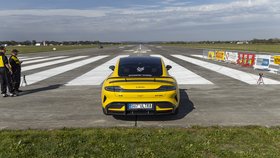 Svět motorů a Tomáš Vavřinec slaví 80 let magazínu rekordní jízdou. Sériový elektromobil Xiaomi SU7 Ultra stanovil v Hradci Králové šest českých maxim.