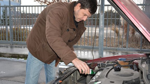 Zázrak z Ruska: Tekutá generálka motoru. Nalejete do motoru a je jak nový. Vtip, nebo realita?