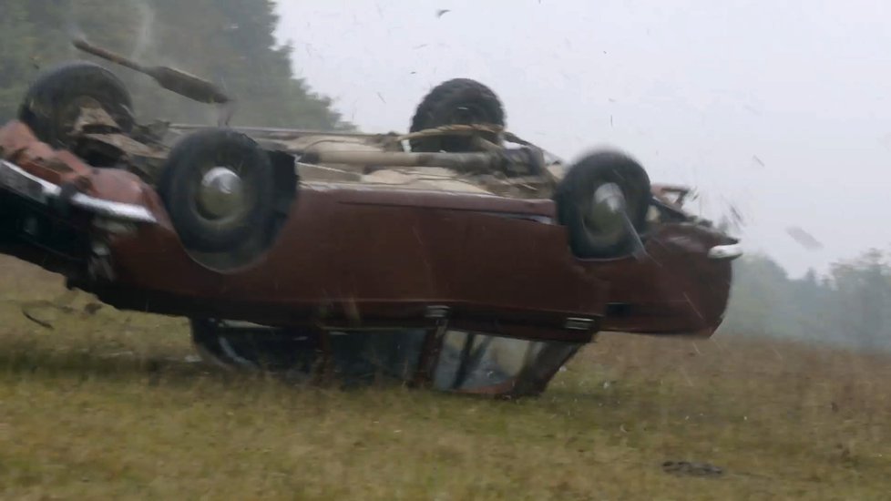 Dramatická scéna v seriálu Svět pod hlavou: Nehoda moskviče