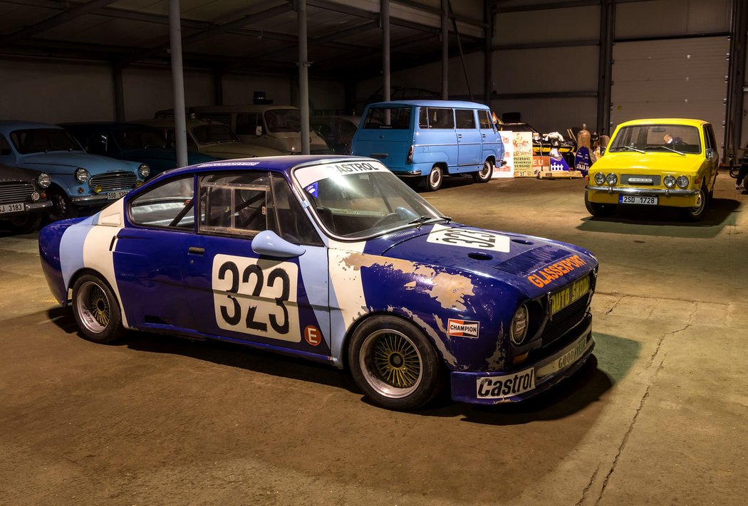 Škoda 130 RS z roku 1975. Jeden ze tří vyrobených kusů s pětistupňovou převodovkou, se kterým Vojtěch a Enge přispěli k titulu mistrů Evropy.