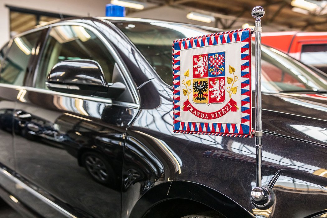 Škoda Superb druhé generace se šestiválcem a vládní historií. Zažila prezidenty Klause a Zemana