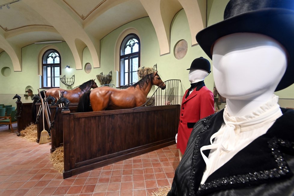 Ve Světcích u Tachova byla slavnostně ukončena rekonstrukce unikátní novorománské jízdárny z roku 1860.