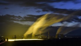 Světelný smog z polských skleníků obtěžuje obyvatele a zabíjí zvířata.