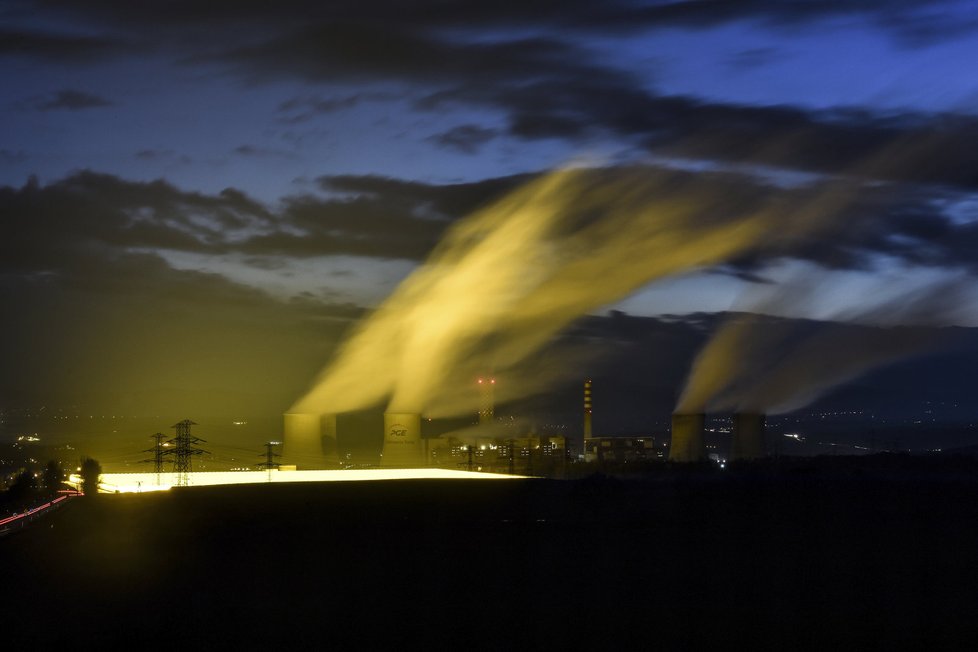 Světelný smog z polských skleníků obtěžuje obyvatele a zabíjí zvířata.