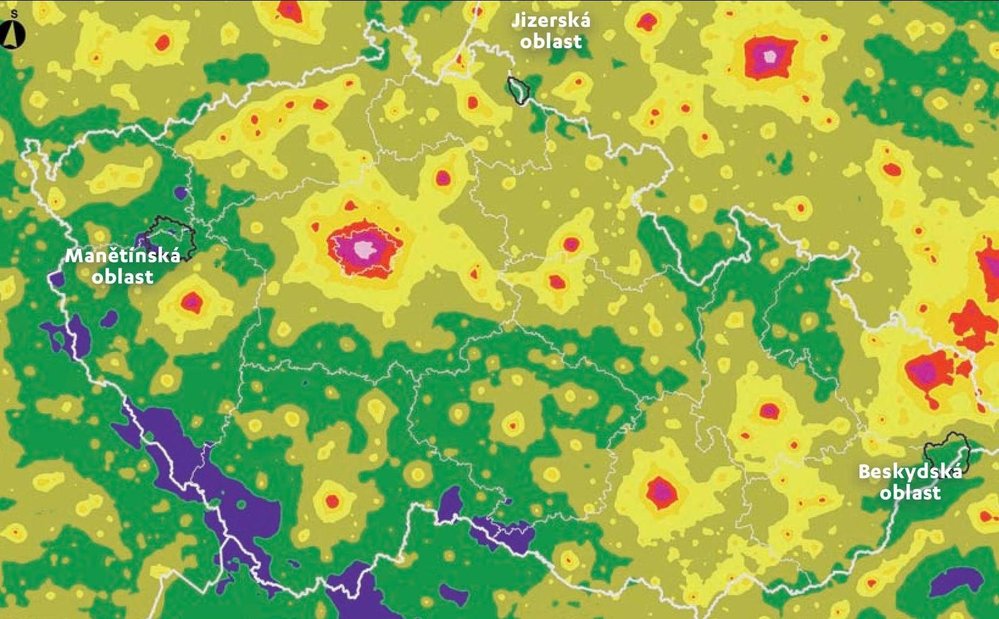 Mapa světelného smogu České republiky: Tmavě modrá a zelená místa na mapě jsou nejméně postižená světelným smogem. Nejhůře jsou na tom růžové a fialové oblasti