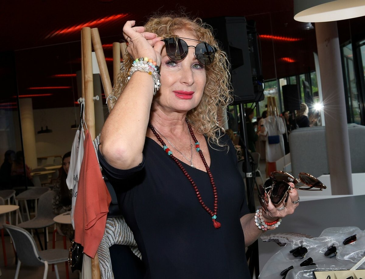 Nejnovější kolekce brýlí značky Crullé předvedla  v Praze jejich ambasadorka, herečka Dana Morávková společně s herečkou Světlanou Nálepkovou