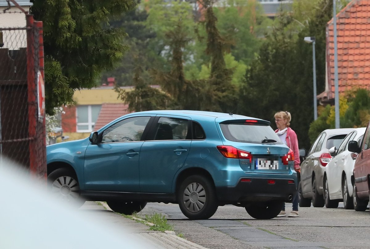 Rodiče moderátorky Světlany Witowské přijíždějí k dceři domů a ne s prázdnou, auto je plné peřin a polštářů.