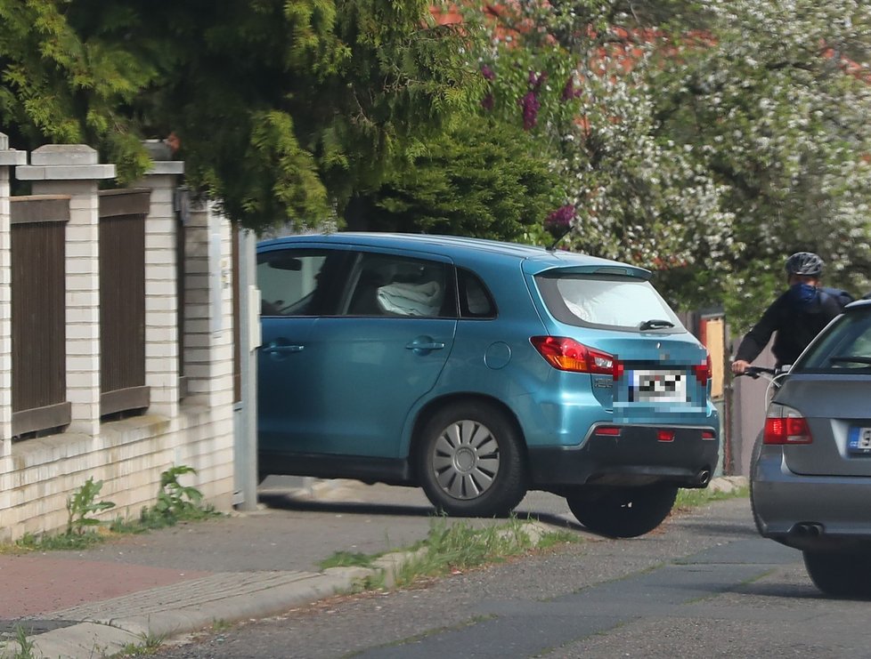 Rodiče moderátorky Světlany Witowské přijíždějí k dceři domů a ne s prázdnou, auto je plné peřin a polštářů.