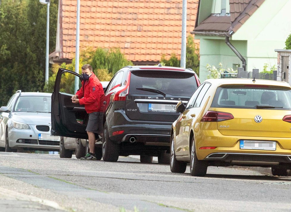 Witowski přeparkoval auto, kterým o chvíli později odjela jeho manželka Světlana.