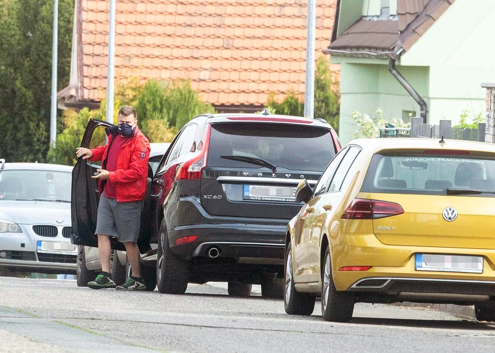 Witowski přeparkoval auto, kterým o chvíli později odjela jeho manželka Světlana.