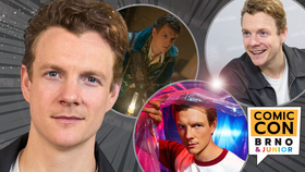 Irský sympaťák Patrick Gibson je přesně ten typ, co působí jako milý kluk odvedle. Narodil se v Dublinu v roce 1995, máma dělala marketing, táta byl herec, takže bylo jen otázkou času, kdy i Patrick uteče před kameru.