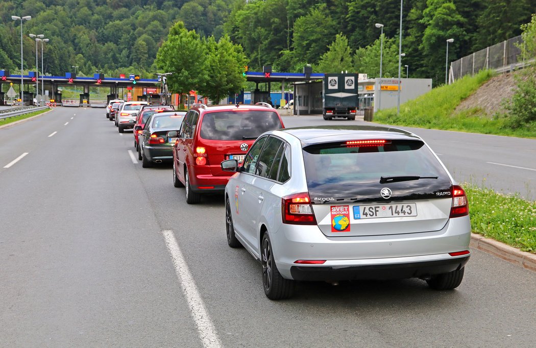 Hranice s Chorvatskem. Čekali jsme asi deset minut.