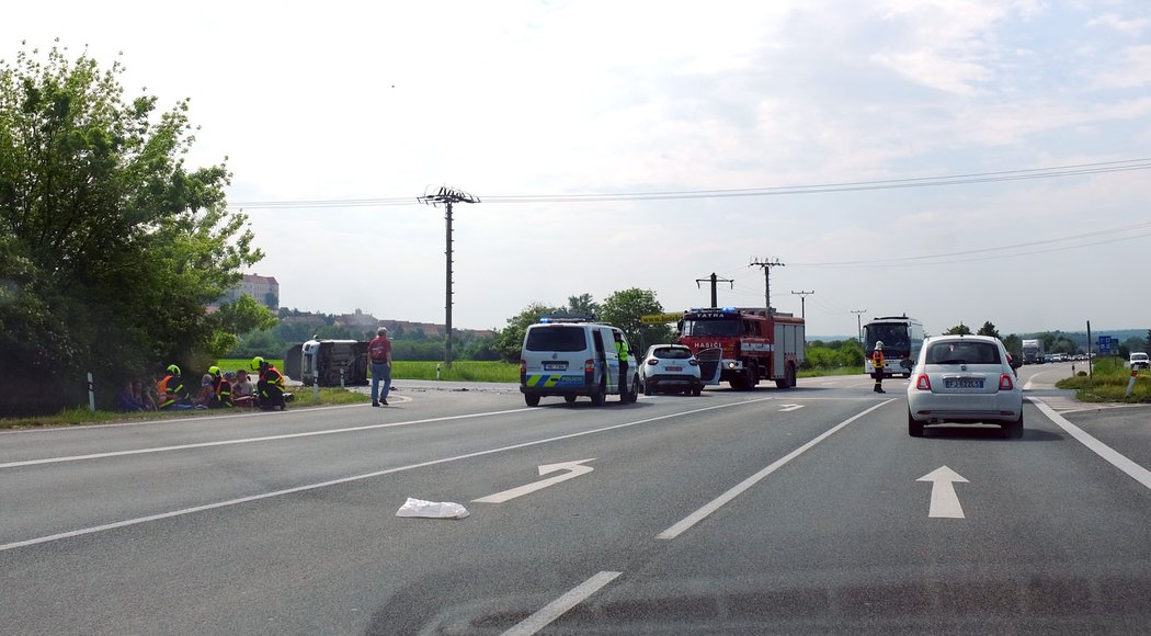 247 km, 03:20, Těsně před Mikulovem potkáváme nepříjemnou nehodu