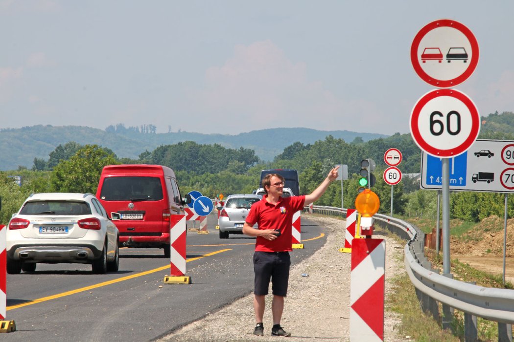 583 km, 06:05, Poslední rychlý úsek k hranici je částečně ve výstavbě