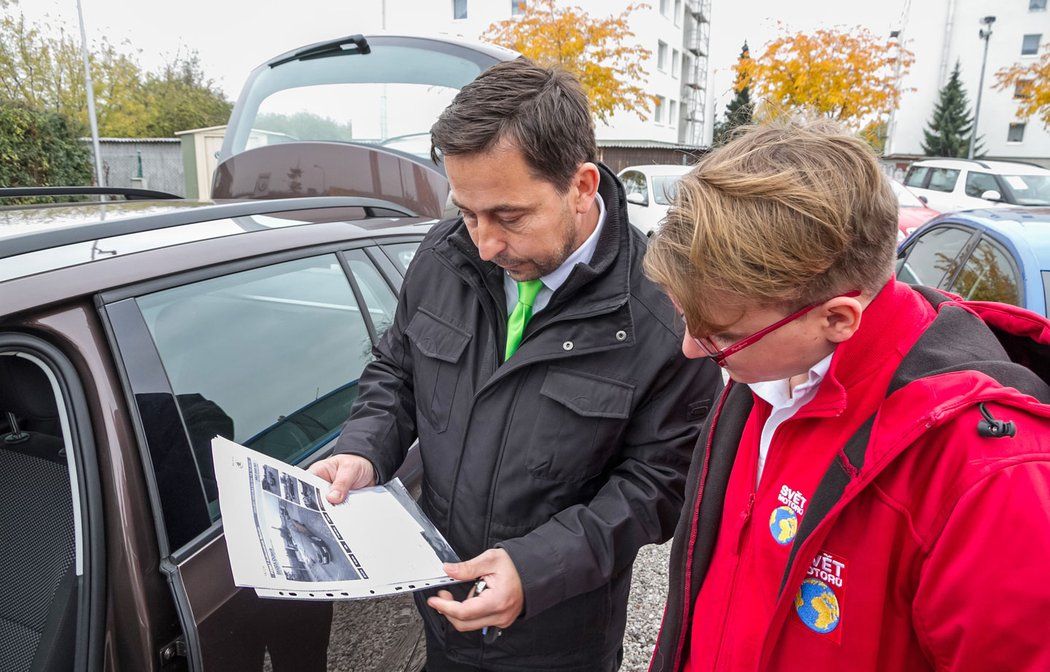 Nejprve jsme podrobně zkontrolovali specifi kaci, certifi kát původu a nahlédli do servisní historie.