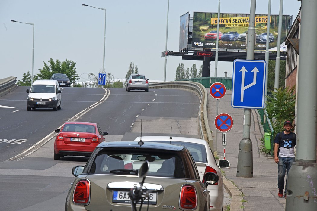 Střídání pruhů ve Vrbenského ulici