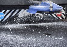 Zima provětrala sklady i účty. Silničáři použili 100.000 tun soli