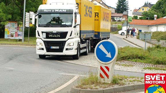 Chyby na kruhových objezdech: Typický Čech zatají dech a nějak projede