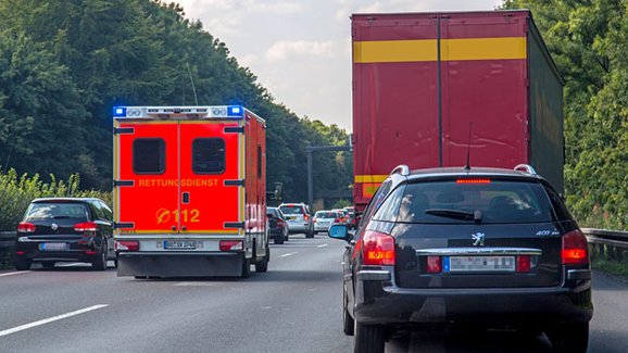 Jak se řadit v kolonách: Záchrannou uličku neovládáme