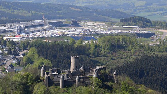 Nürburgring slaví 90 let: První oběť zeleného pekla byla z Čech