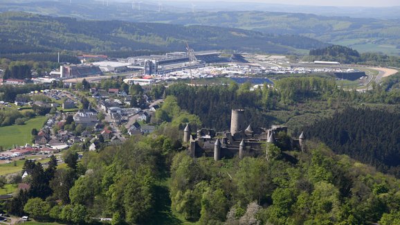 Zelené peklo Nürburgringu: Příběh nejslavnějšího okruhu světa
