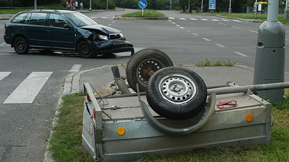 Povinné ručení přívěsných vozíků: Proč jej platíme, když ani nemá motor?