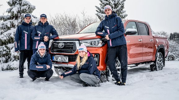 Mistryně světa Eva Samková a Roman Koudelka za volantem: Snowboard vs. lyže