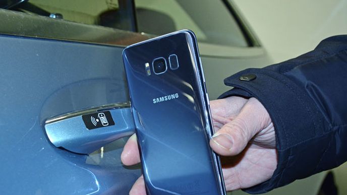 Odemykání s NFC: Když si auto odemknete mobilem Odemykání s NFC: Když si auto odemknete mobilem