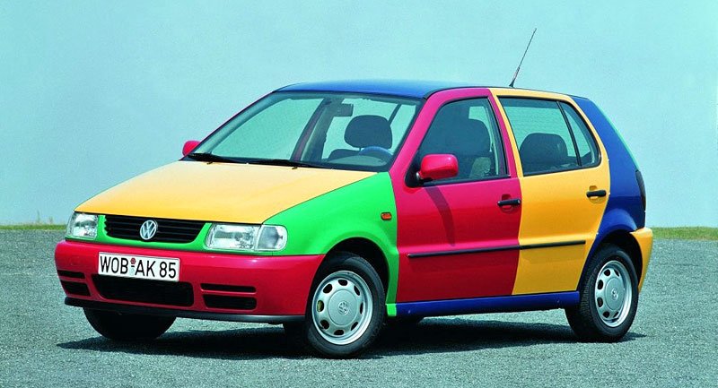 Asi největší barevný extrém předvedl Volkswagen v roce 1995 akčním modelem Polo Harlekin. Jeho jednotlivé karosářské díly používaly hned čtyři odstíny: červený, žlutý, zelený a modrý.