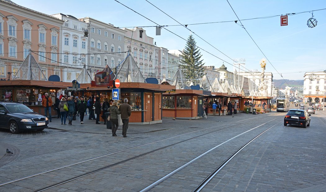 Adventní trh na Hlavním náměstí je nejznámější. Zaměřuje se na tradice.