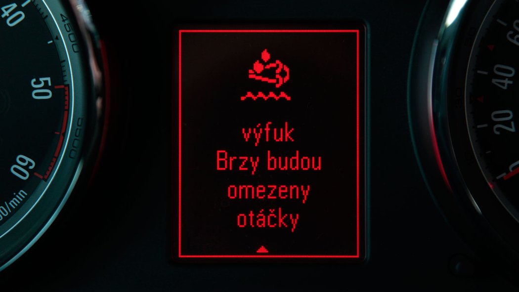Diesely s Euro 6 vás k doplnění močoviny vyzvou obvykle včas. Ale dnešní auta si pořád na něco stěžují a ne každý má náladu stále cosi řešit. Ignorování výzvy k dolití AdBlue však skončí nepojízdným autem.