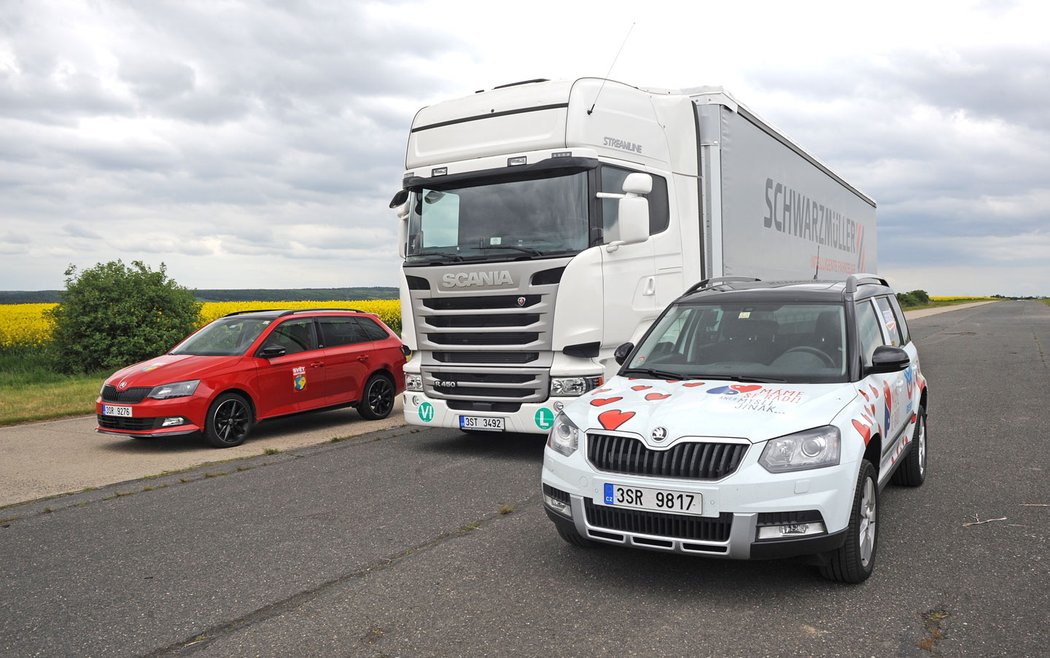 Osobák, kamion nebo třeba SUV – za volantem každého z těchto strojů nesedí nikdo jiný než člověk. K optimálnímu soužití je však potřeba vzájemný respekt.