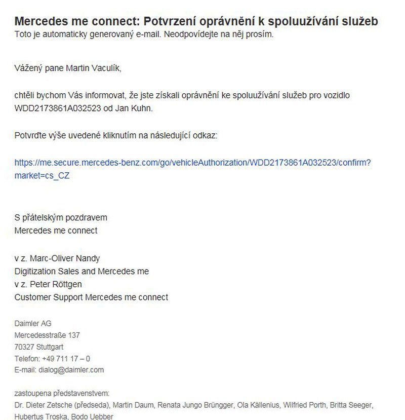 My jsme panu Kuhnovi na spoluuživatelství dvou mercedesů kývli a za chvíli už procházíme funkce E 220d.