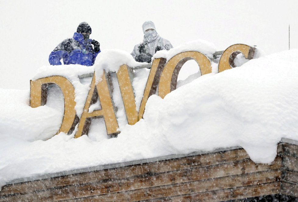 Ve švýcarském letovisku Davos začíná Světové ekonomické fórum. Desítky prezidentů, premiérů a ministrů se budou věnovat aktuálním otázkám světa, mimo jiné budoucnosti kapitalismu nebo kryptoměnám