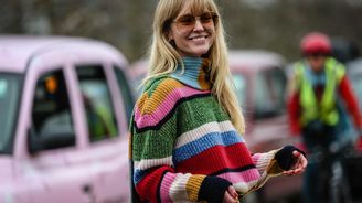 3 trendy svetry, které teď nosí stylové holky na Instagramu