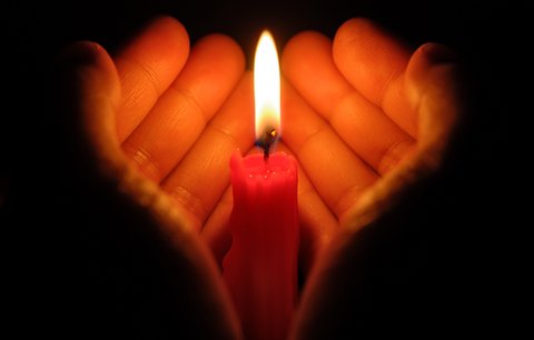 Naučte se věštit ze svíčky: Hořící plamínky vám odpoví