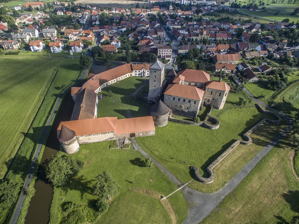 Ve Velharticích se poběží o hradní klíč, na Švihově se pochlubí čerstvě odkrytou gotickou dlažbou a zámek Kozel bude hostit tradiční trhy.