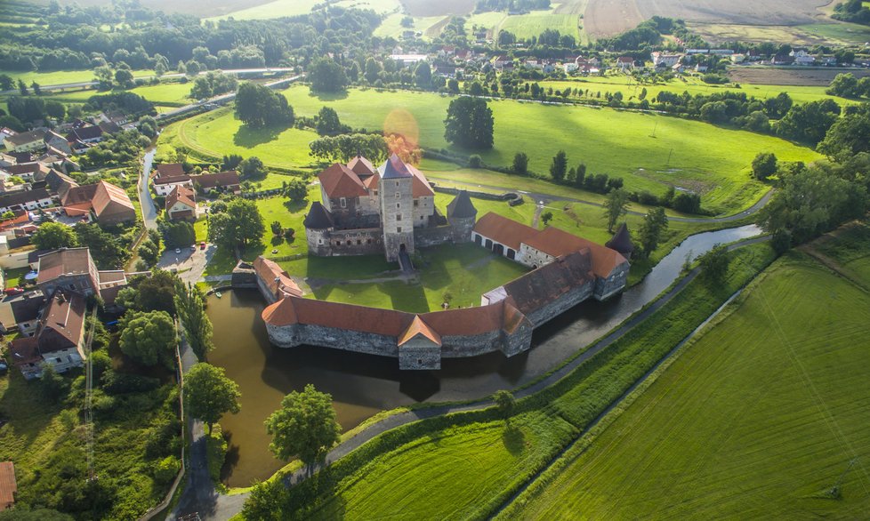 Ve Velharticích se poběží o hradní klíč, na Švihově se pochlubí čerstvě odkrytou gotickou dlažbou a zámek Kozel bude hostit tradiční trhy.