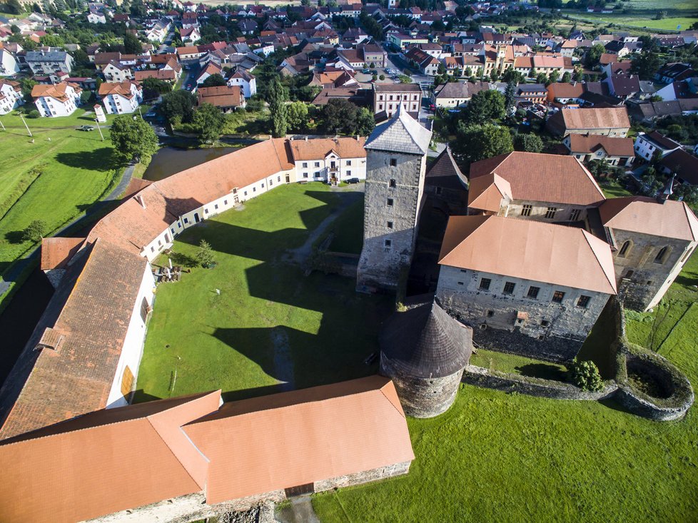 Ve Velharticích se poběží o hradní klíč, na Švihově se pochlubí čerstvě odkrytou gotickou dlažbou a zámek Kozel bude hostit tradiční trhy.