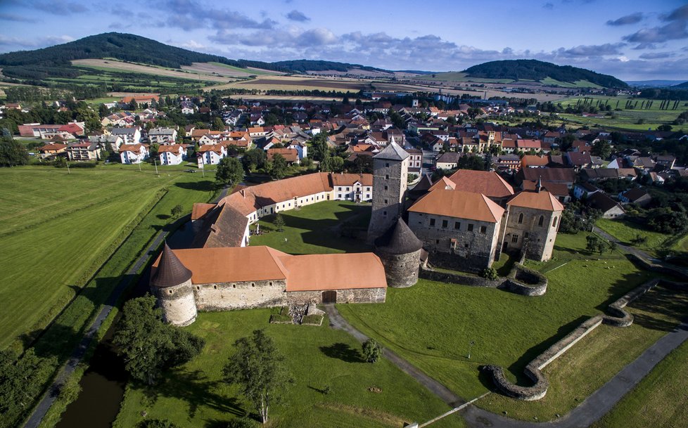 Ve Velharticích se poběží o hradní klíč, na Švihově se pochlubí čerstvě odkrytou gotickou dlažbou a zámek Kozel bude hostit tradiční trhy.