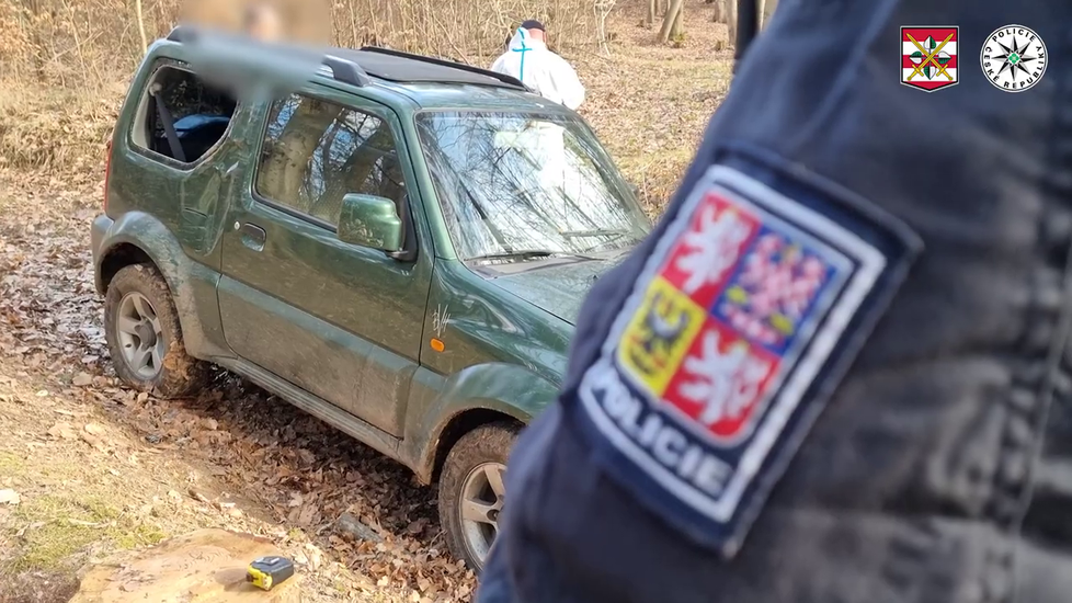 Policie zveřejnila video ze zadržení muže (47), kterého následně obvinila z dvojnásobné vraždy ve Svitávce na Blanensku.