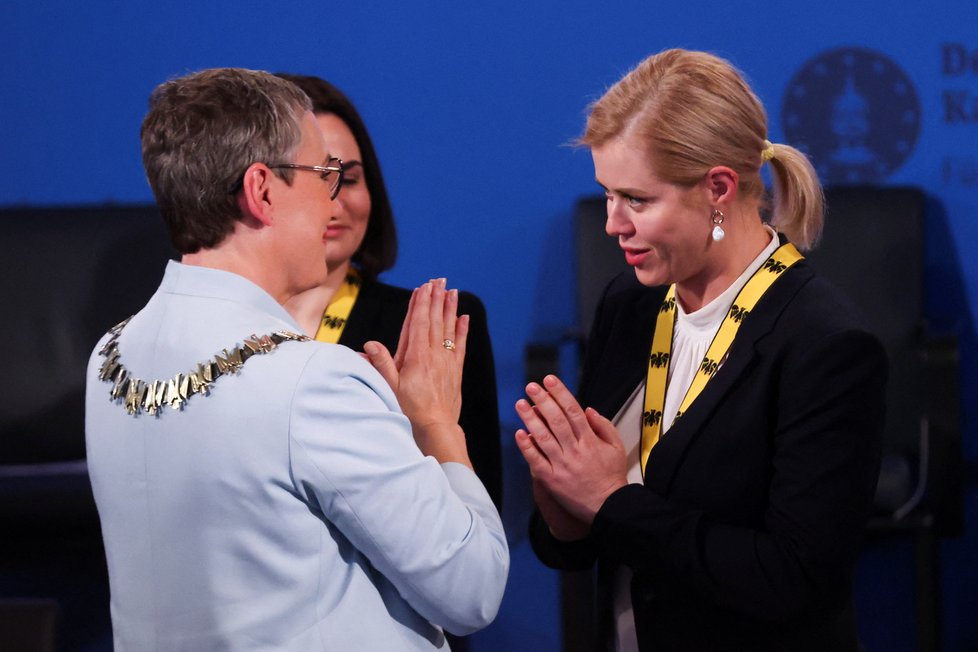 Běloruské opoziční političky Svjatlana Cichanouská, Maryja Kalesnikavová a Veronika Capkalová získaly Mezinárodní cenu Karla Velikého za odvahu a nasazení v boji za svobodu a demokracii, (26.05.2022).
