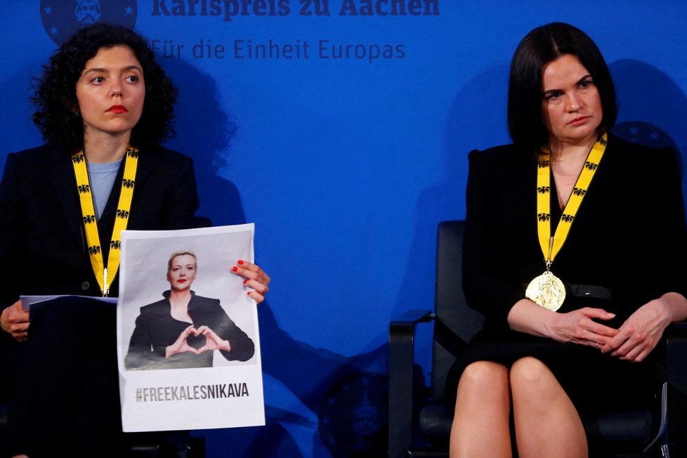 Běloruské opoziční političky Svjatlana Cichanouská, Maryja Kalesnikavová a Veronika Capkalová získaly Mezinárodní cenu Karla Velikého za odvahu a nasazení v boji za svobodu a demokracii, (26.05.2022).