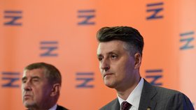 Ředitel Správy železnic Jiří Svoboda, v pozadí s premiérem Andrejem Babišem (ANO) (14.7.2020)