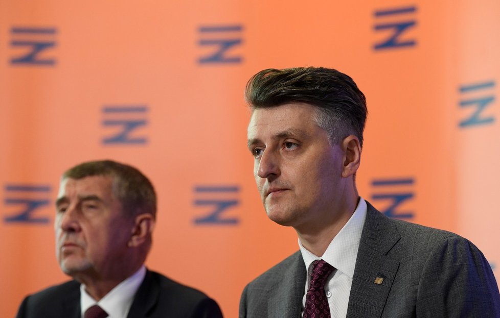 Ředitel Správy železnic Jiří Svoboda, v pozadí s premiérem Andrejem Babišem (ANO) (14.7.2020)