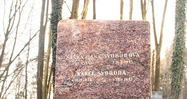 Na hrobě hřbitova v Aldašíně přibyly květiny