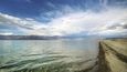 Křišťálově čisté jezero Úreg