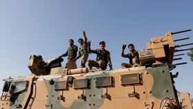 Příslušníci Svobodné syrské armády a spojenci Kurdů na severu Sýrie (11. 10. 2019).